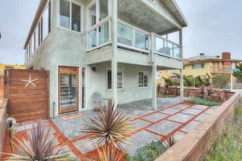2402o - 875413 Modern Silverstrand Oasis