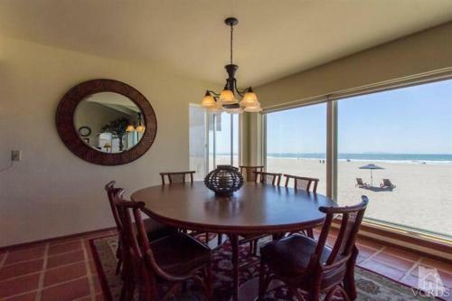 4121 O -751505 Blue Water Horizon Beach House