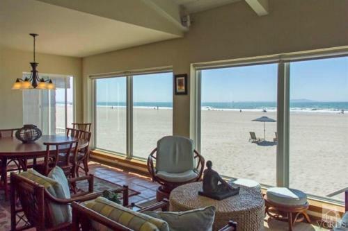 4121 O -751505 Blue Water Horizon Beach House