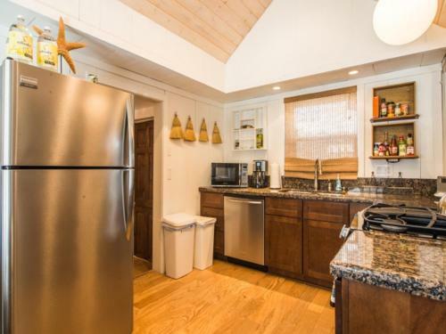 3860o - 610855 Hollywood Beach Shack