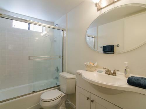 3612o - 499025 Hollywood Beach Inboard Home