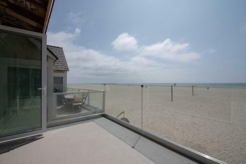 Ocean Front Brand New Modern Luxurious Beach House