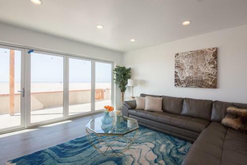 Ocean Front Brand New Modern Luxurious Beach House