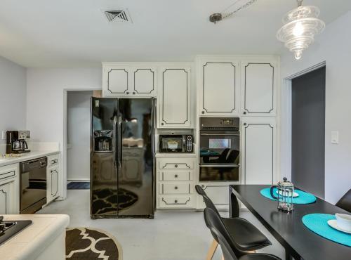 Breakfast At Alexander's - 3 Bedroom