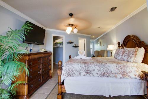 The Inn At St. Thomas Square #1208a