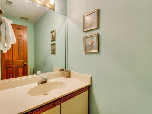 The Inn At St. Thomas Square #201