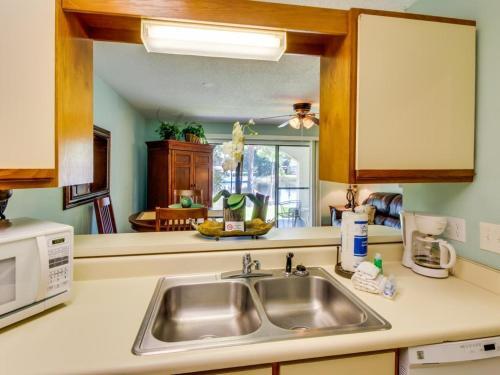 The Inn At St. Thomas Square #201