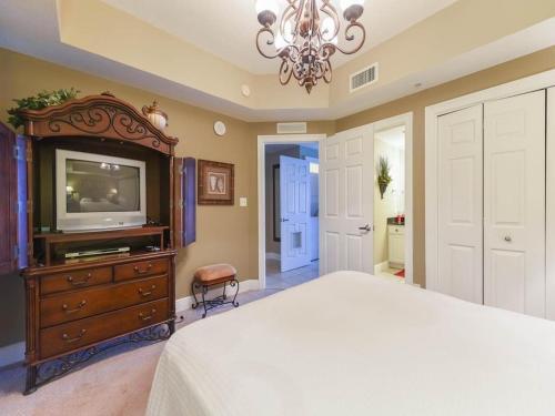 Calypso Resort And Towers E0407