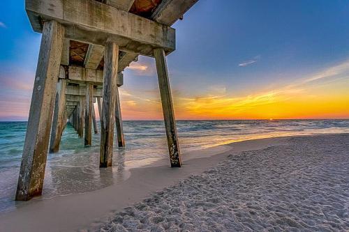 Laketown Wharf #1306