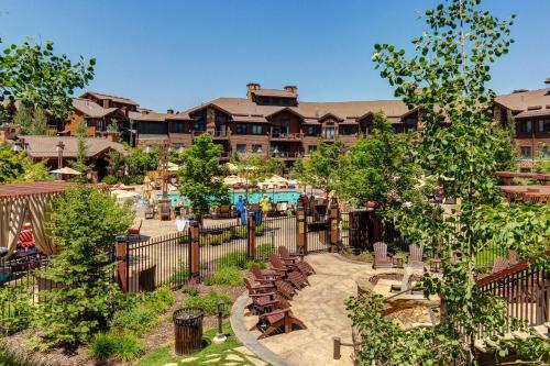 Apartamento 2100 Frostwood Drive Condo