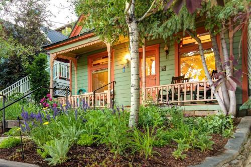 Abode At Heirloom House