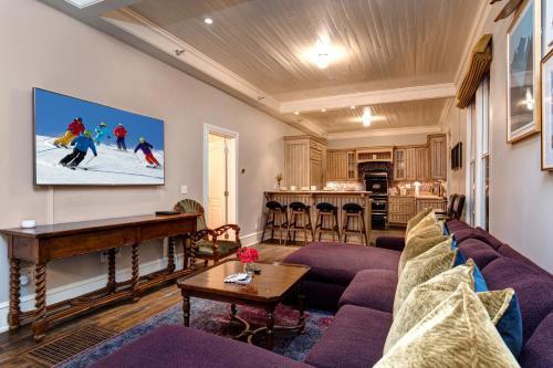Abode At Heirloom House