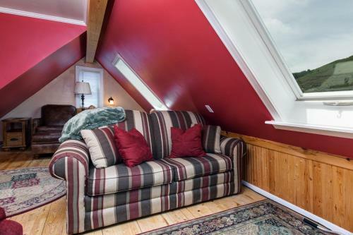 Ontario Park City Bungalow Cabin
