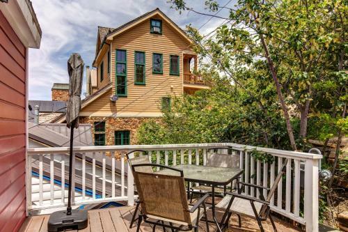Ontario Park City Bungalow Cabin