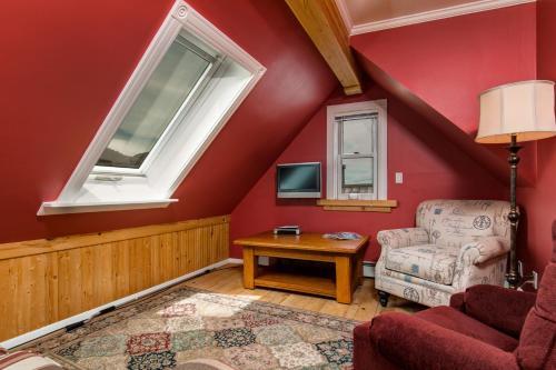 Ontario Park City Bungalow Cabin