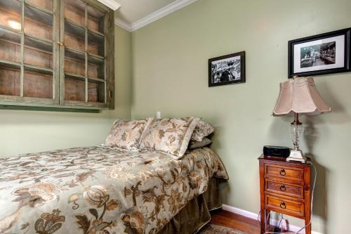 Ontario Park City Bungalow Cabin