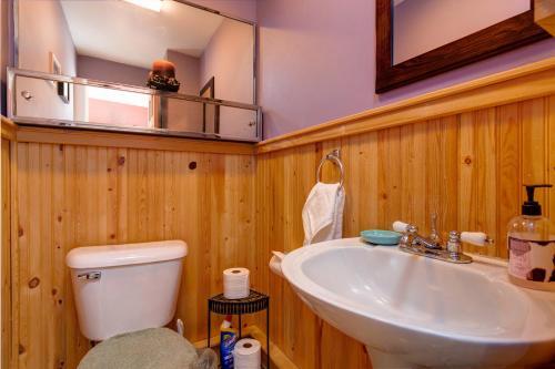 Ontario Park City Bungalow Cabin