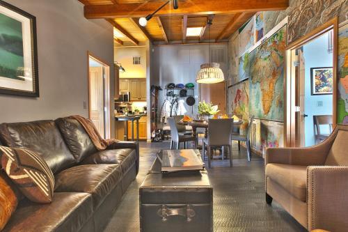 Apartamento Historic Charmer With Balcony On Main