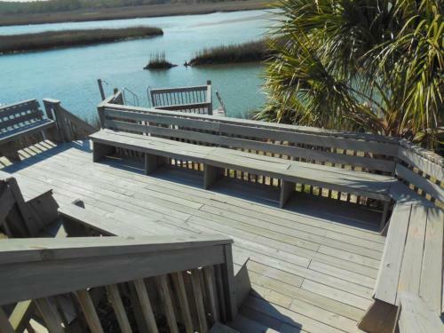 Johnsons Point Of View Home