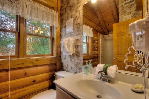Lucky Logs #283 - Two Bedroom Cabin