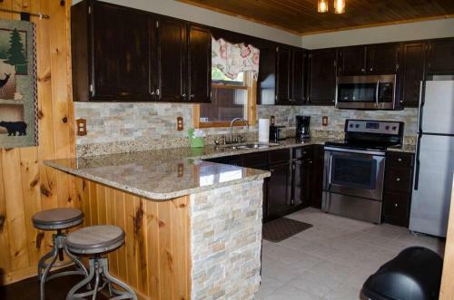 A Grand View From Above #225 - Two Bedroom Cabin