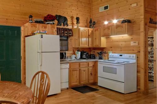 Tranquility Den 210 - Two Bedroom Cabin