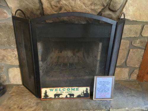 Bear Tracks Mountain Laurel Wood Fireplace Cabin
