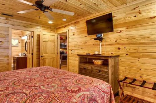 River Romance 2328 - One Bedroom Cabin
