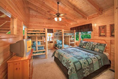 Hollywood In The Hills Cabin