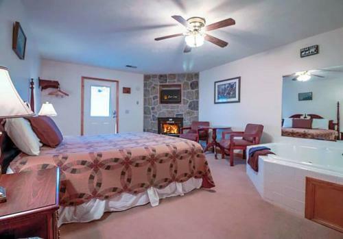 Motel Bear Camp By The Night