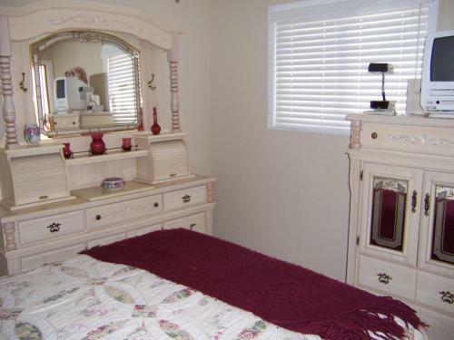 551 Dolliver Four-bedroom Holiday Home
