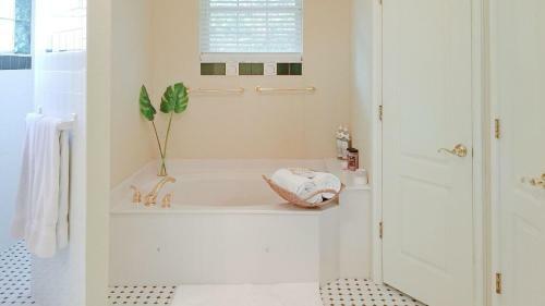 Natural Paradise Sleeps 16