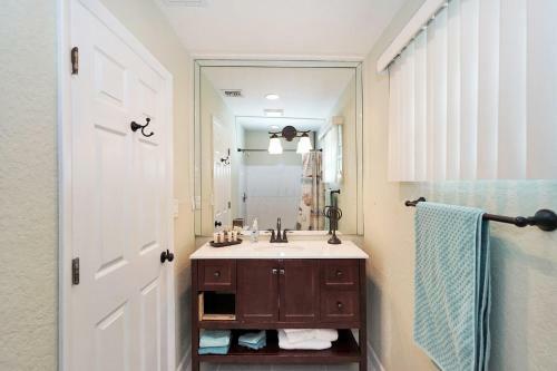 Affinity Robbins -five Bedroom Home