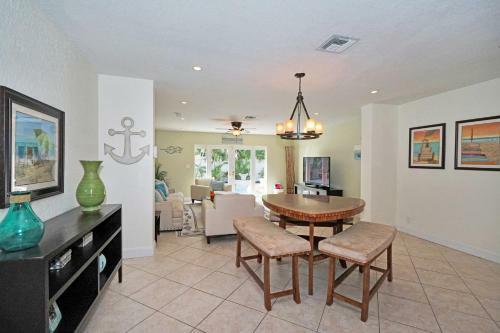Affinity Robbins -five Bedroom Home