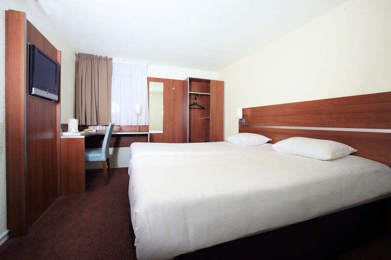 Hotel Kyriad Lyon Aeroport Saint Exupery