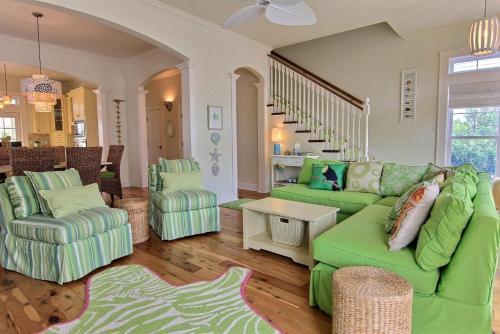 Cinnamon Shore- Happy House 146 Be