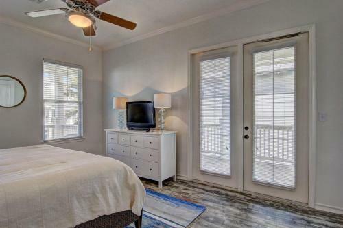 Cinnamon Shore- The Love Shack 116 St