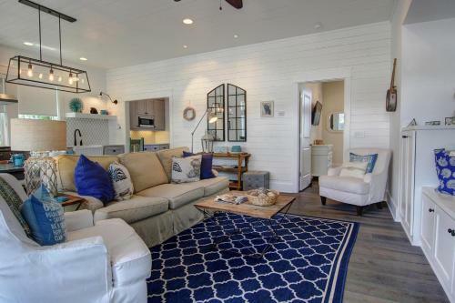 Cinnamon Shore- Lollygag 107 St