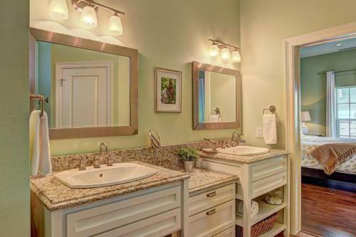 Cinnamon Shore- The Sunflower 163 Be