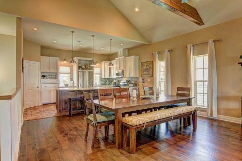 Cinnamon Shore- The Sunflower 163 Be