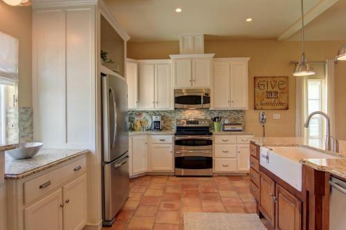 Cinnamon Shore- The Sunflower 163 Be