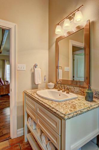 Cinnamon Shore- The Sunflower 163 Be