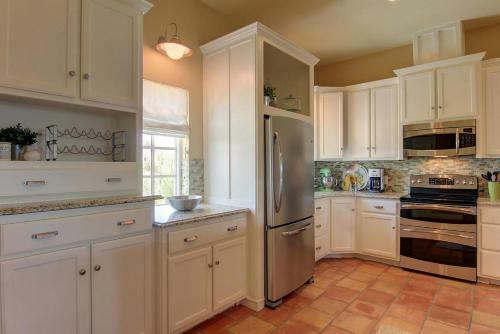 Cinnamon Shore- The Sunflower 163 Be