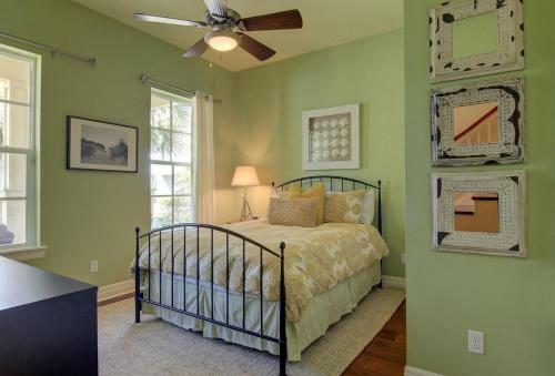 Cinnamon Shore- The Sunflower 163 Be