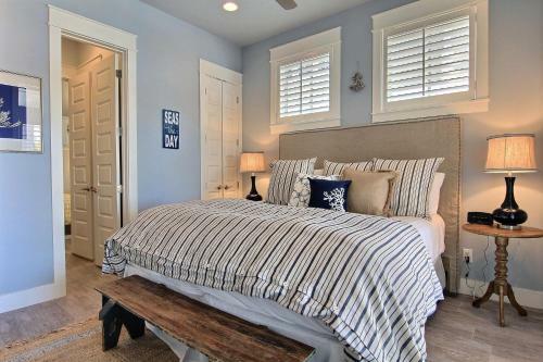 Cinnamon Shore- Carry On 235 Be