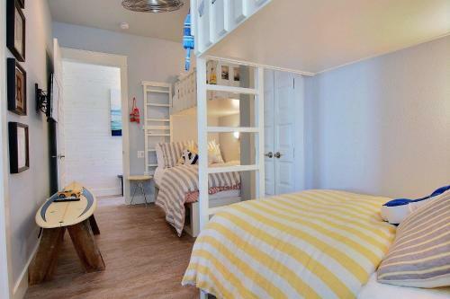 Cinnamon Shore- Carry On 235 Be