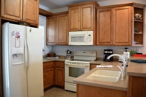 211 Blue Heron - Three Bedroom Townhome