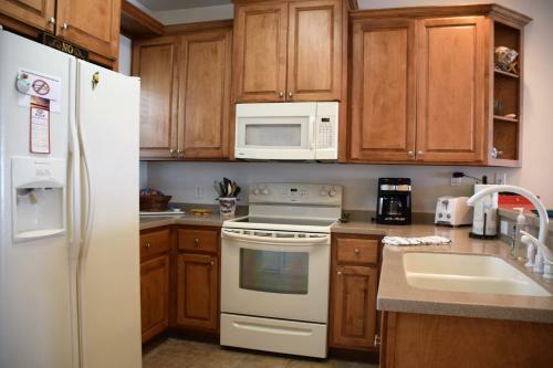 211 Blue Heron - Three Bedroom Townhome