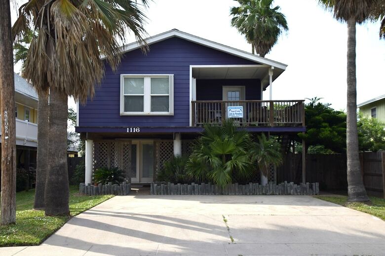 The Purple House - Four Bedroom Home