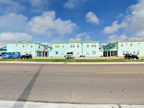 The Commons 402 - Three Bedroom Townhome